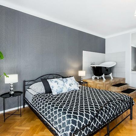 Clicktheflat Apartment Chmielna 7 وارسو المظهر الخارجي الصورة