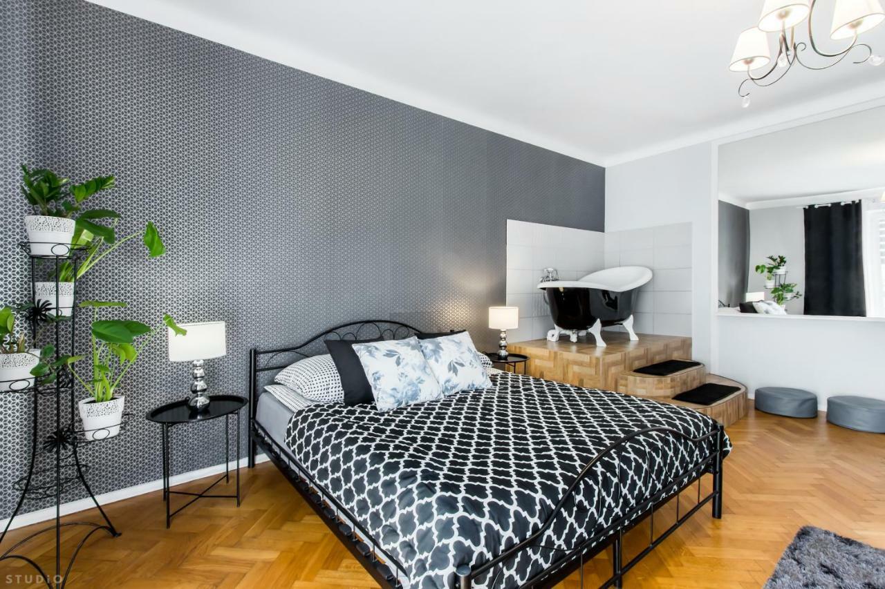 Clicktheflat Apartment Chmielna 7 وارسو المظهر الخارجي الصورة