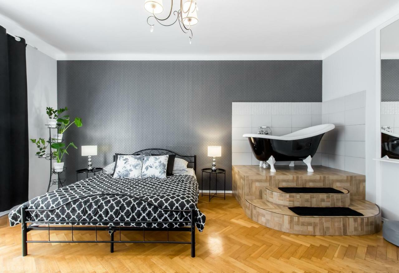 Clicktheflat Apartment Chmielna 7 وارسو المظهر الخارجي الصورة